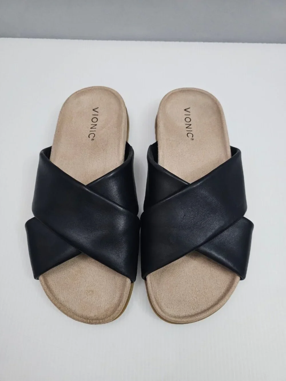 Vionic Black Cross‑Strap Comfort Slide
